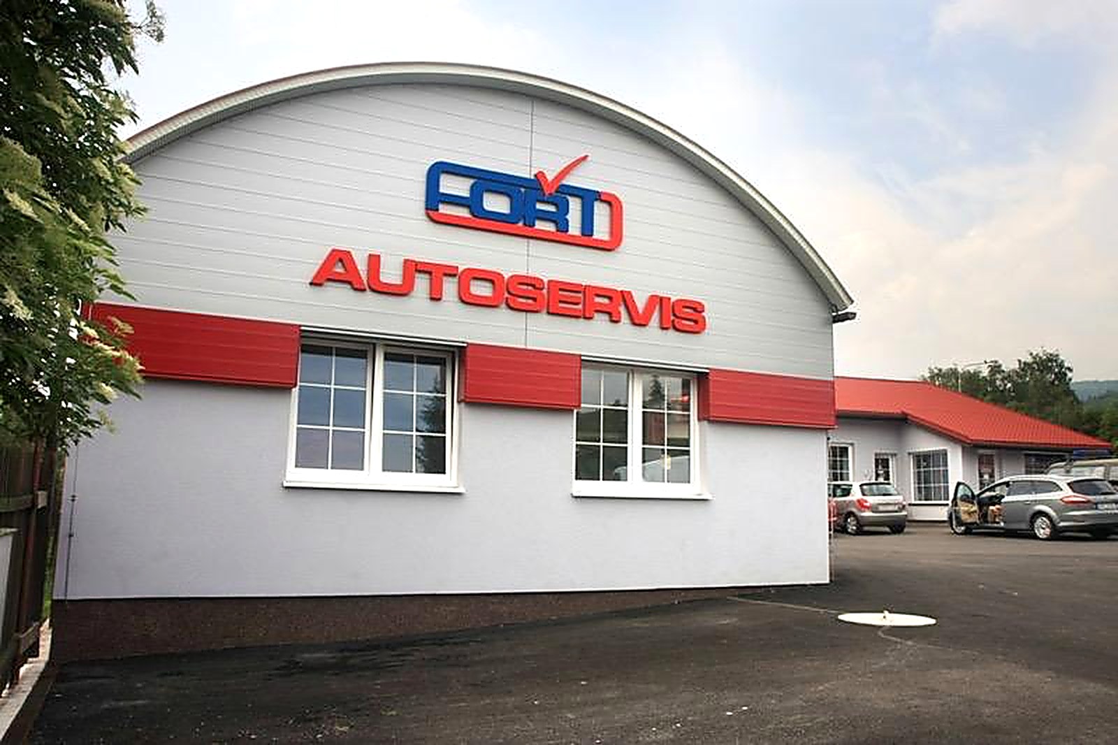 Budova Autoservisu Fořt v Litvínově-Janově